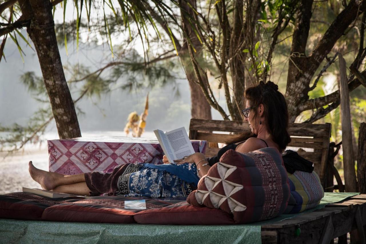 Hotel Frog Garden Hut Koh Phayam Esterno foto