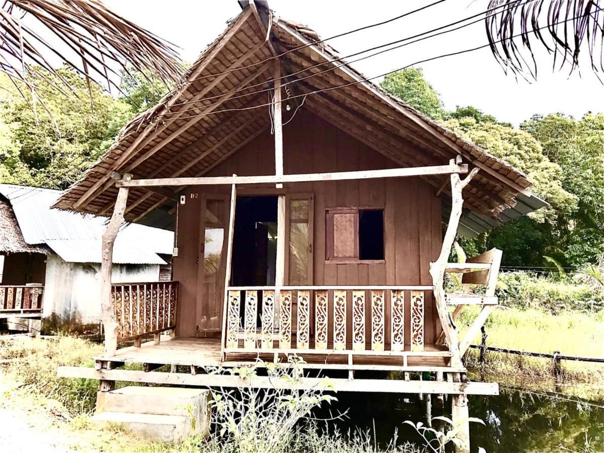 Hotel Frog Garden Hut Koh Phayam Esterno foto